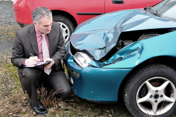 How to handle property damage claims after a car accident in Florida